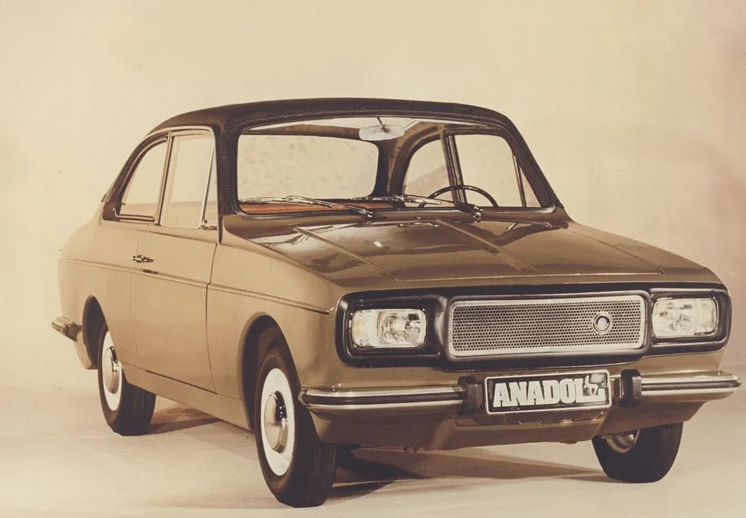 Het logo van de Turkse auto Anadol, met het hert
